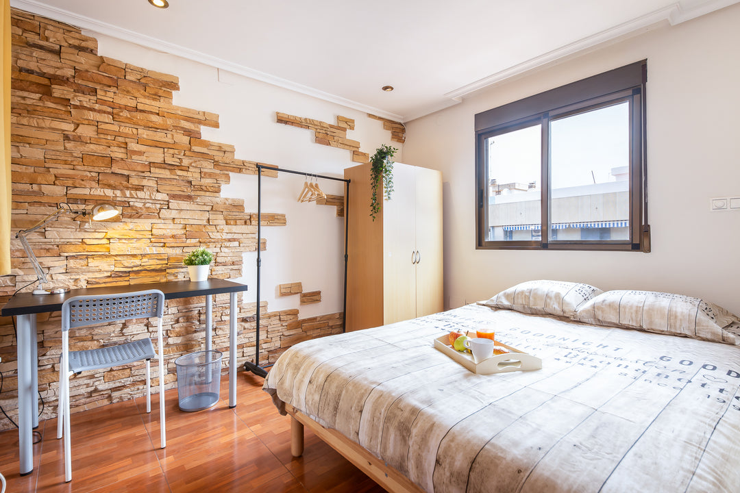 Stone Bedroom - Valls Flat