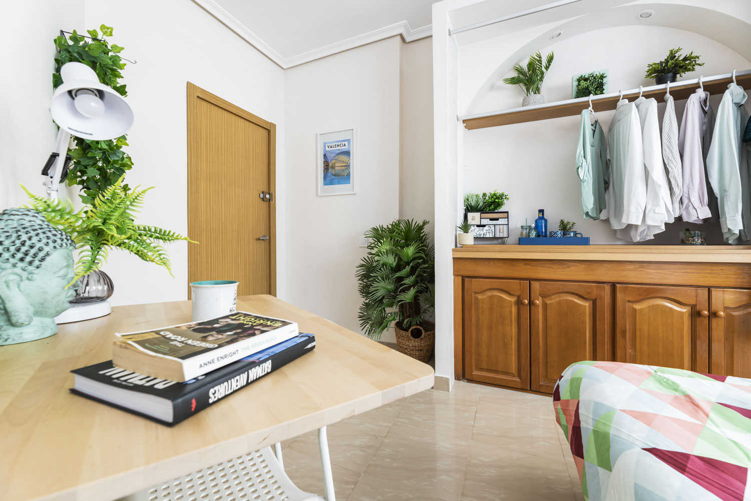 Pink & Green Bedroom - Green Building