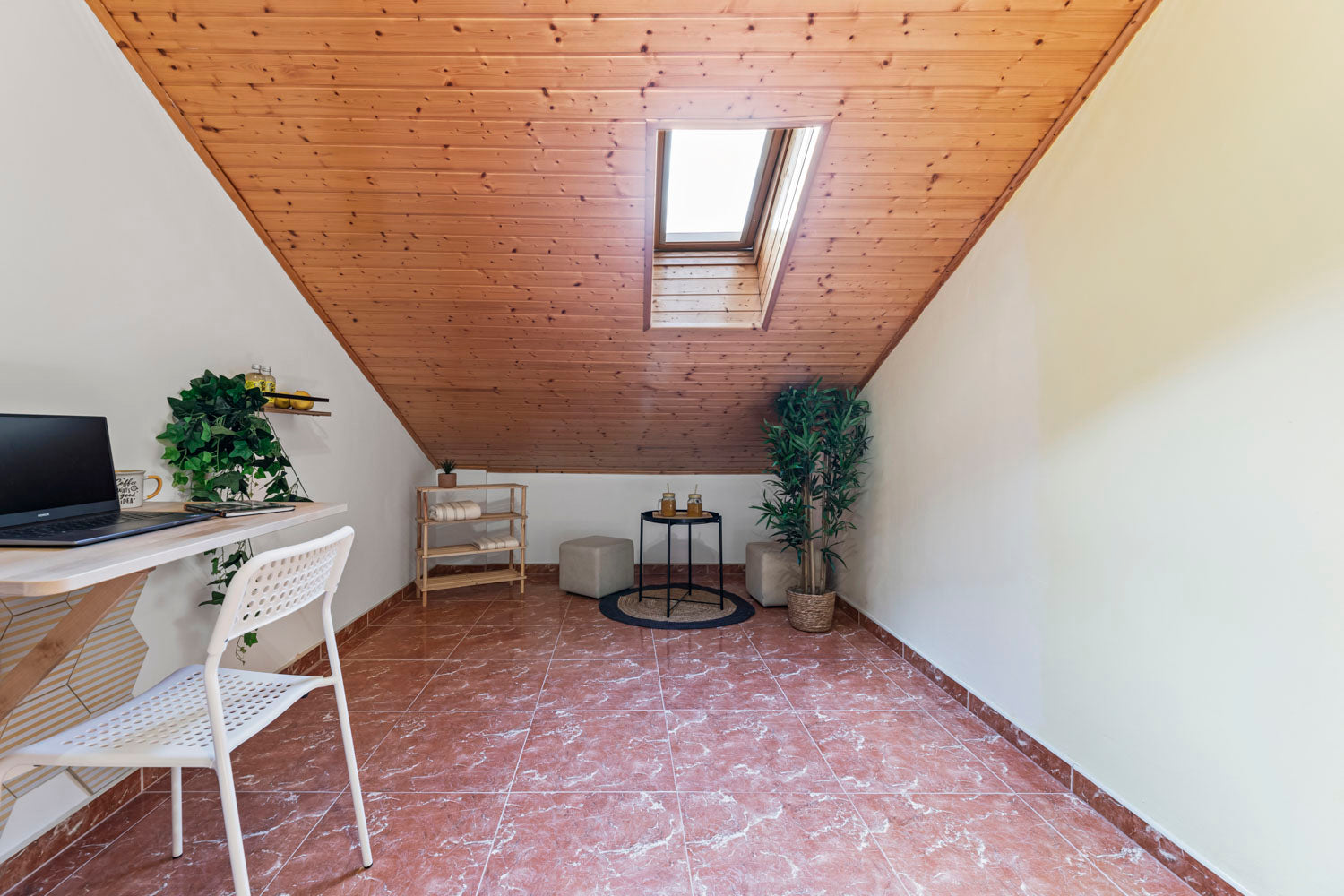 Yellow & Wood Bedroom - Green Building