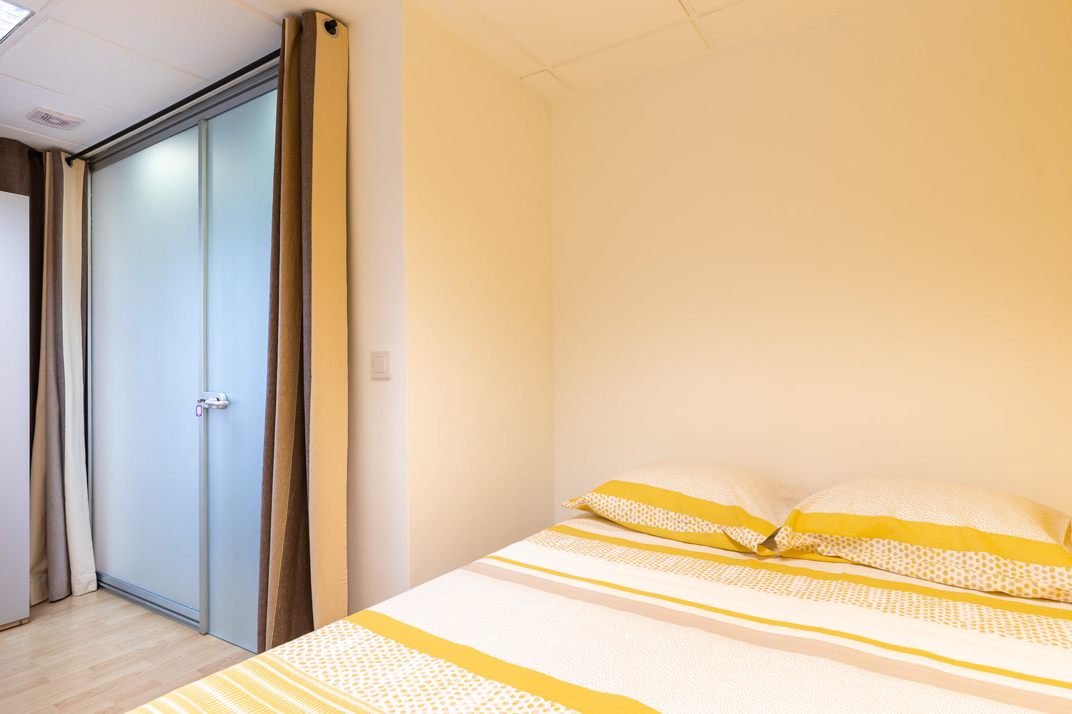 Yellow Bedroom - Puerto Flat