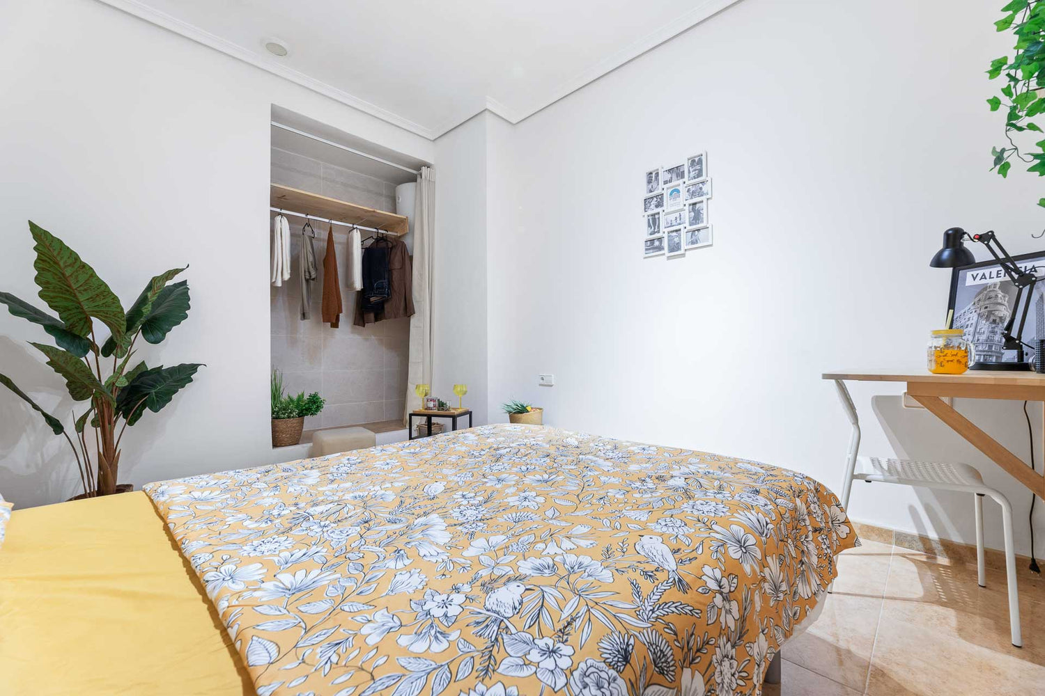 Yellow Bedroom - Green Building