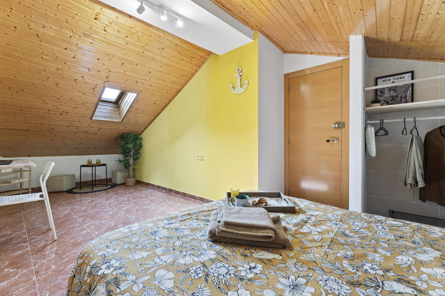 Yellow & Wood Bedroom - Green Building