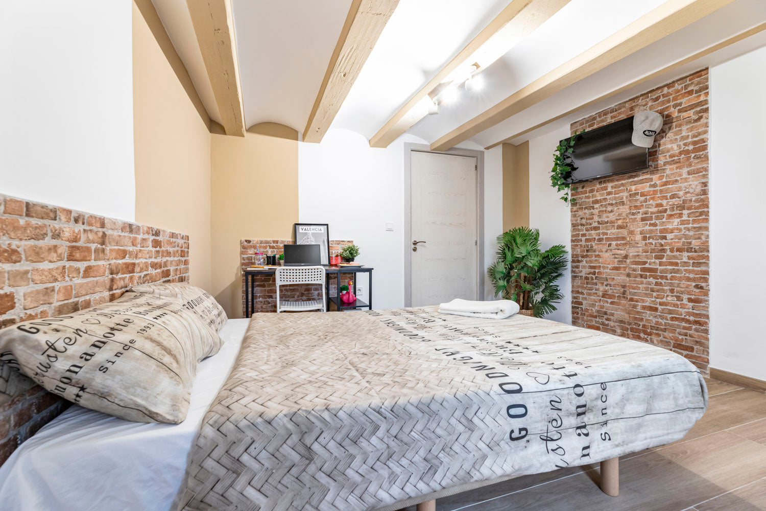 Chocolate Bedroom - Green Building