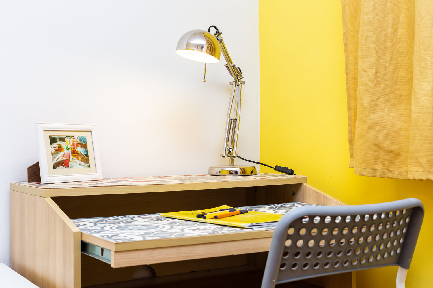 Yellow Bedroom - Valls Flat