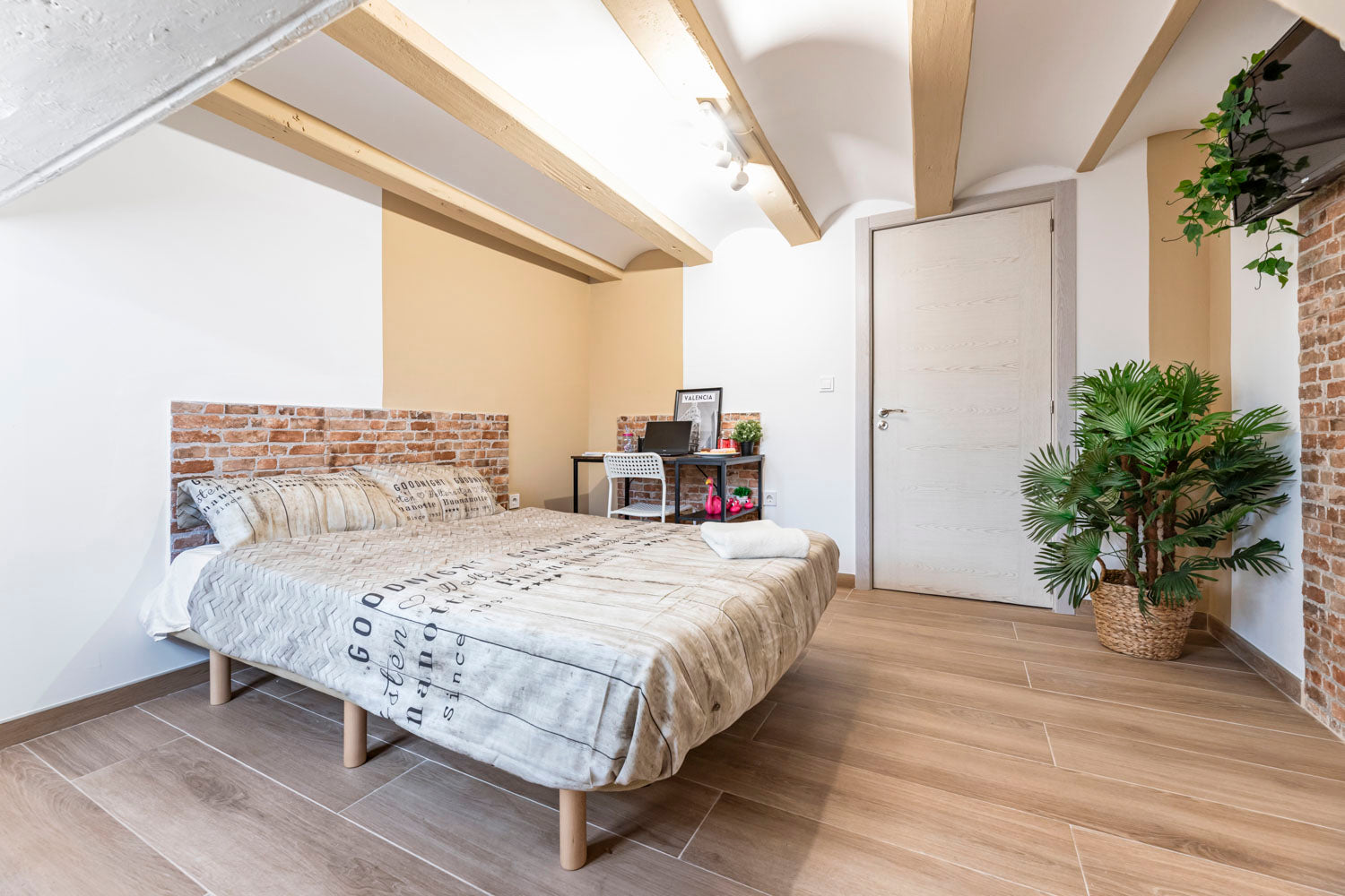 Chocolate Bedroom - Green Building