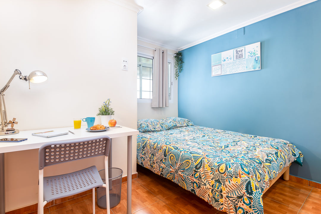 Blue Bedroom - Valls Flat