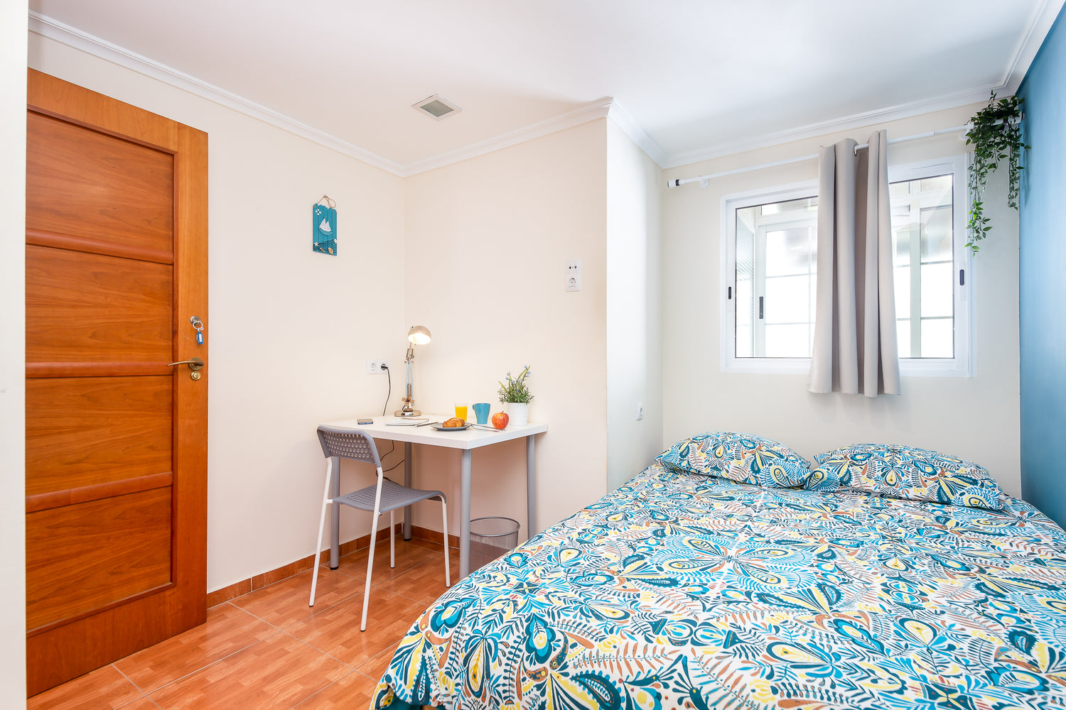 Blue Bedroom - Valls Flat