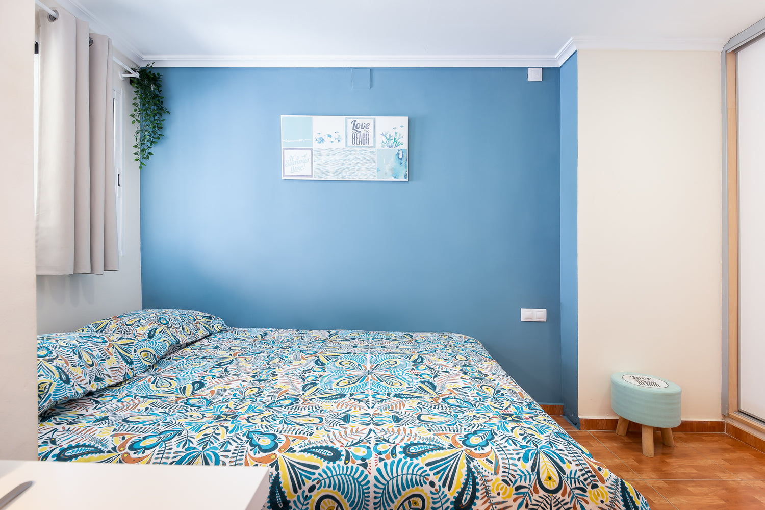 Blue Bedroom - Valls Flat