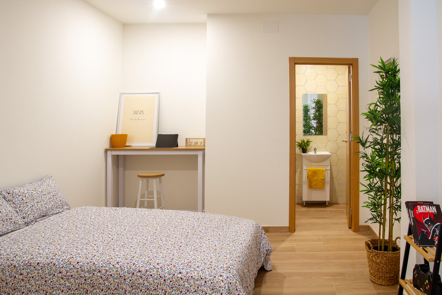 Yellow Bedroom - King Flat