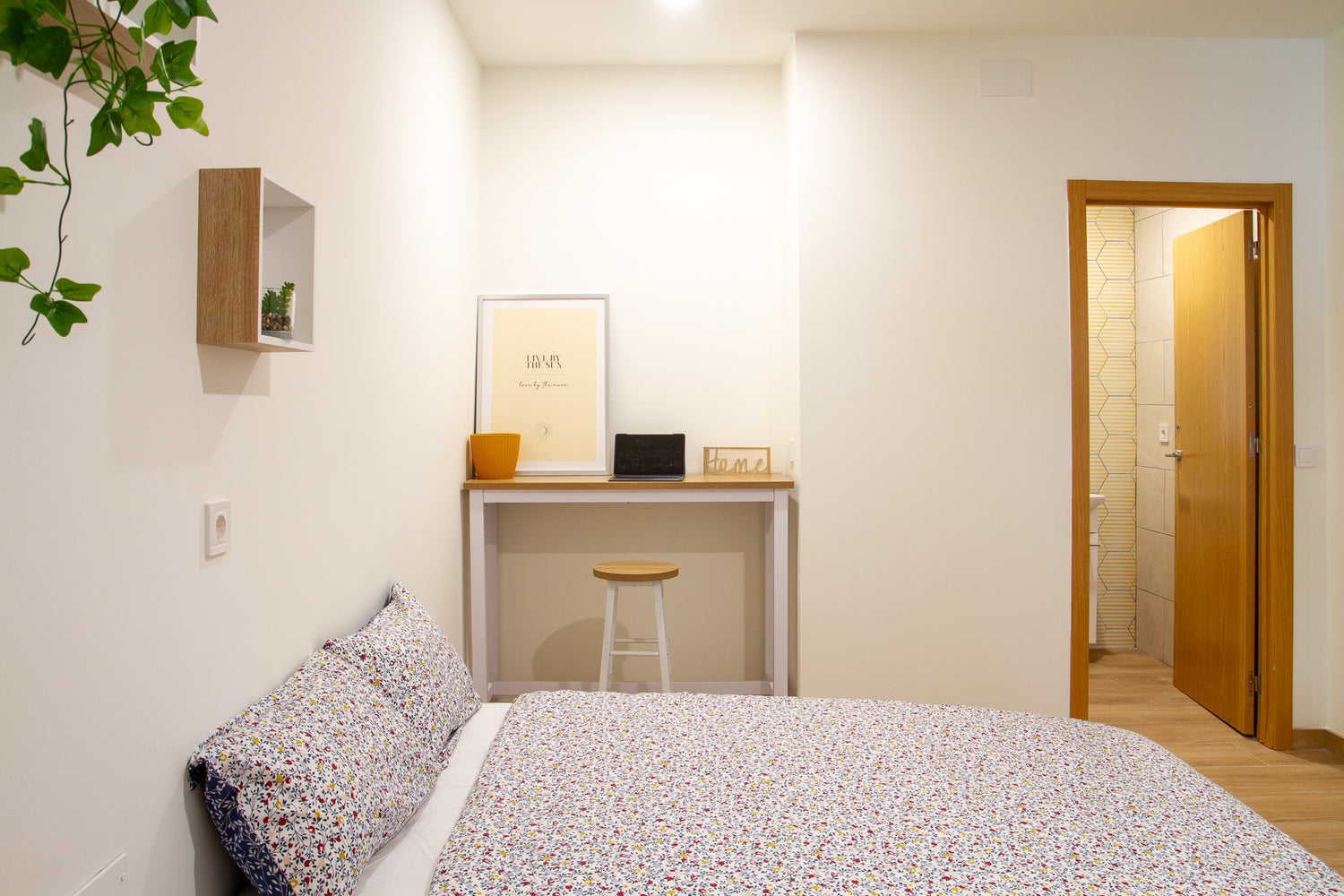 Yellow Bedroom - King Flat