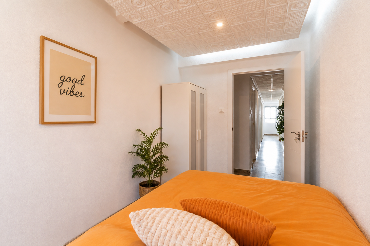 Apricot Bedroom - Industria Flat