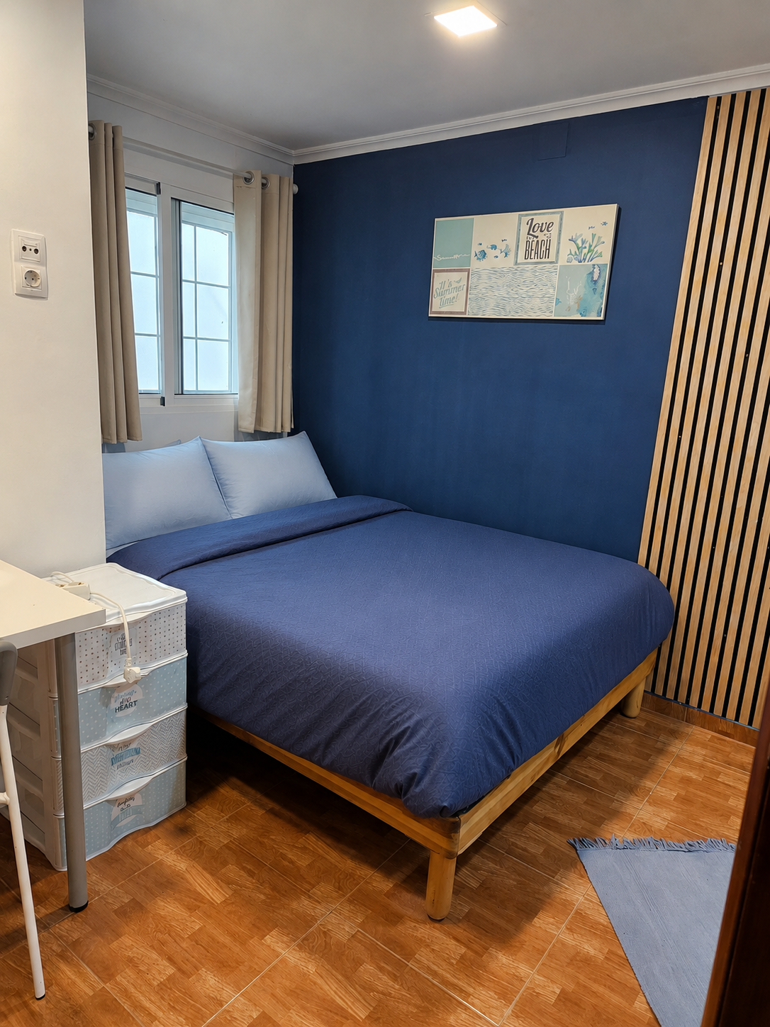 Blue Bedroom - Valls Flat