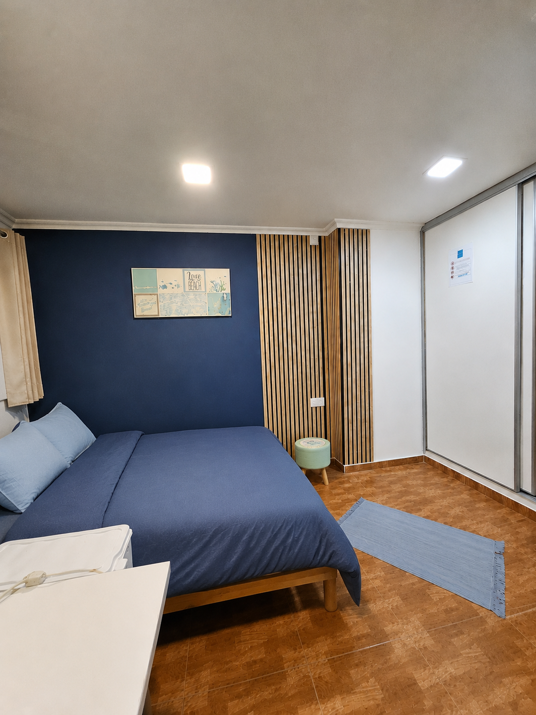 Blue Bedroom - Valls Flat