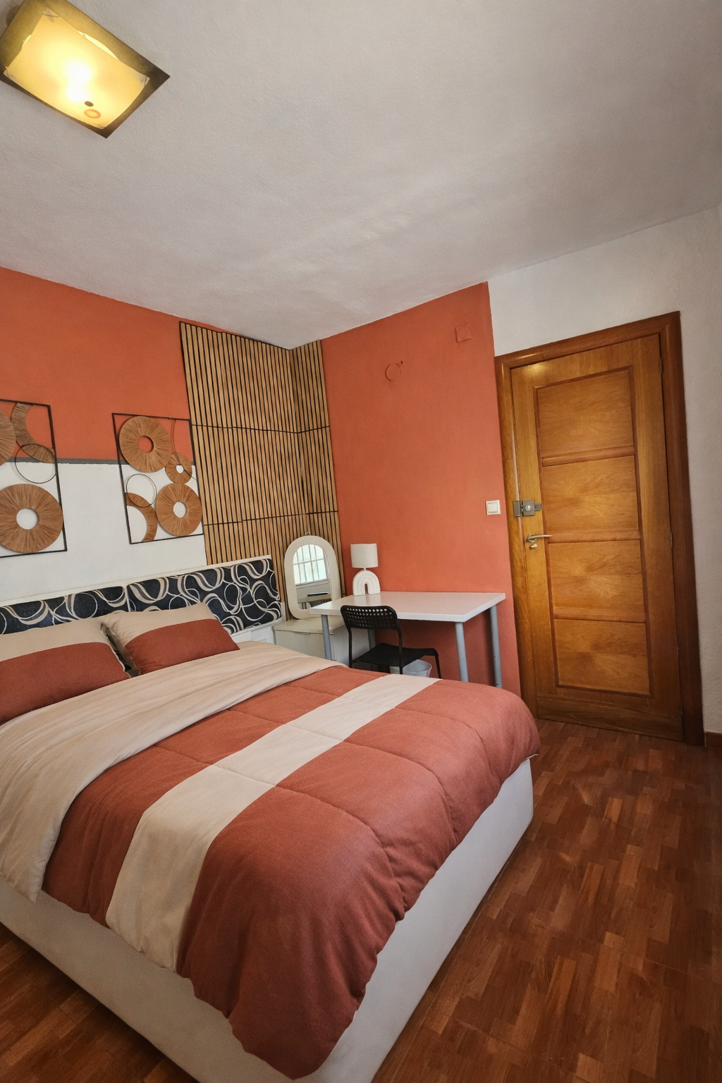 Terracotta Bedroom - Valls Flat