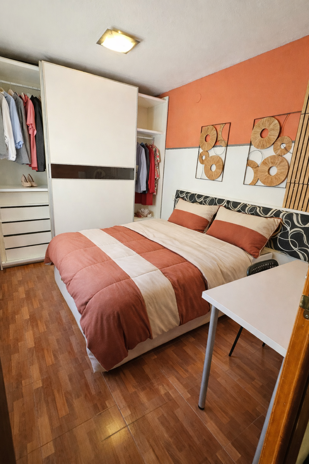 Terracotta Bedroom - Valls Flat