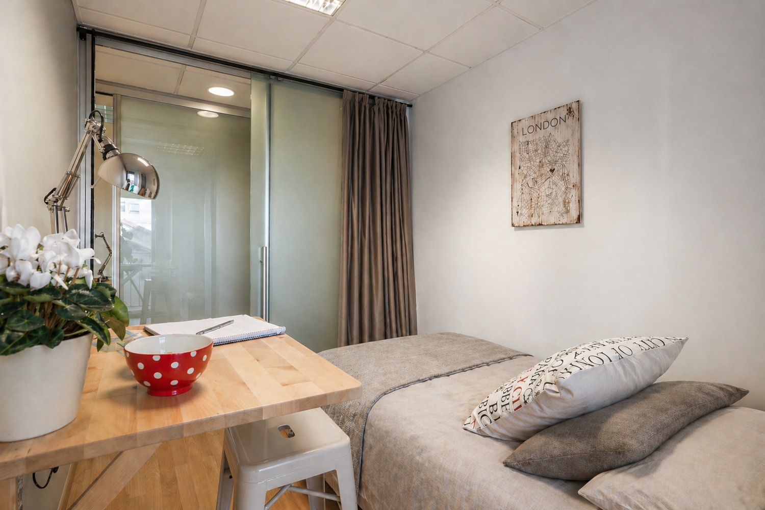 Grey Bedroom - Puerto Flat